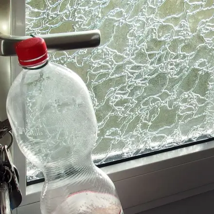 PET-Flasche als Prallschutz für Türklinken & Wände