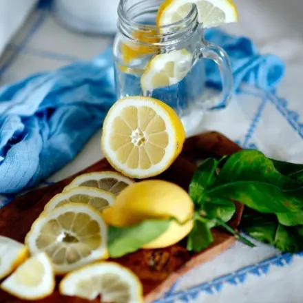 Zitronenlimonade herstellen nach Grossmutterart