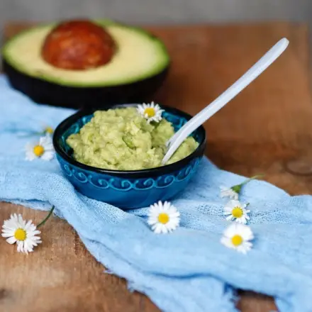 Frische Avocadocreme mit Zitronensaft