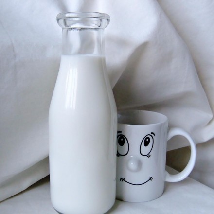 Neue Schränke von Geruch befreien mit Milch