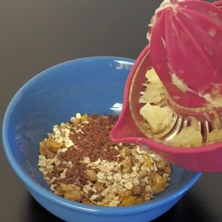 Müsli, noch fruchtiger - mit Orangensaft usw.
