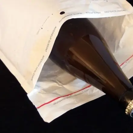 Großer gepolsteter Briefumschlag zum Kühlen verwenden