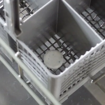 Spülmaschine mit Kukident reinigen