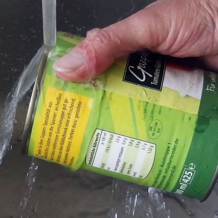 Deckel von Konservendosen immer abwaschen!