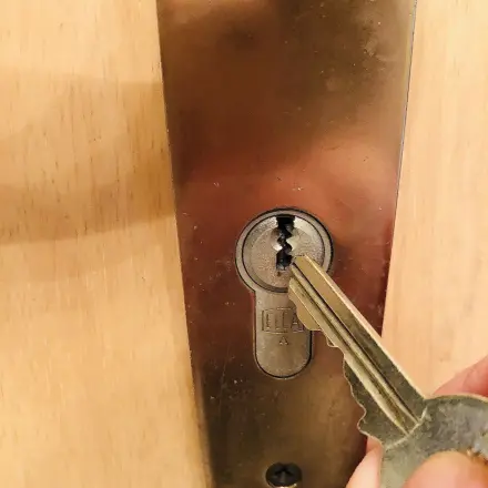 Im Dunkeln leichter das Schlüsselloch finden