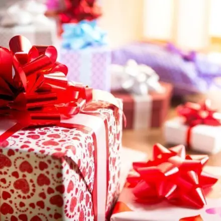 Geschenkpapier weiter verwenden - Tesafilm entfernen