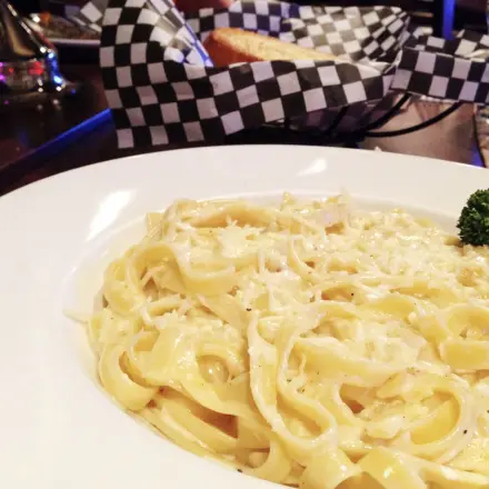 Spaghetti oder Linguine mit Gorgonzola-Sahnesauce