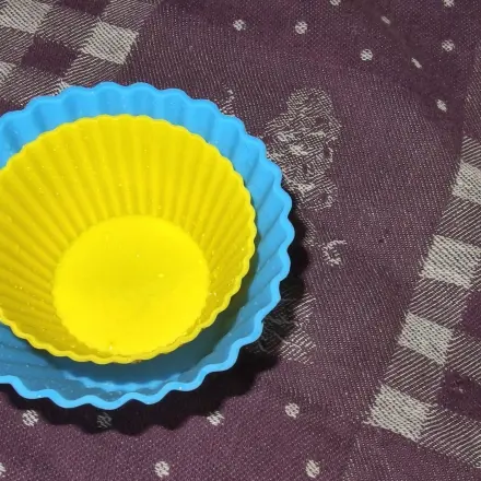 Silikonbackformen (Fettfilm) reinigen: in Salzwasser auskochen