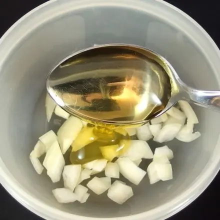 Hustenstiller: Saft aus Honig & Zwiebel