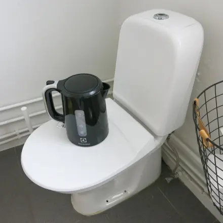 Verstopfter Toilettenabfluss? Kochendes Wasser