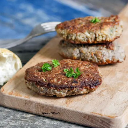 Frikadellen werden würziger mit angebratenen Zwiebeln
