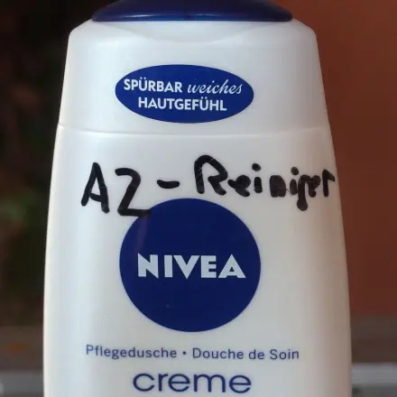 Leere Duschgelflasche aufheben und wiederverwenden