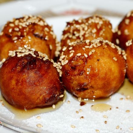 Frittierte Bananenkugeln zum Nachmittagskaffee