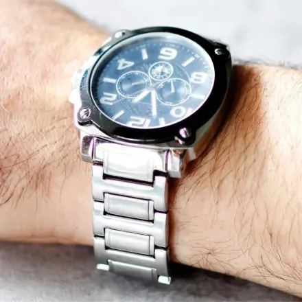 Die Batterie eurer Armbanduhr hält länger wenn sie mal Pause macht