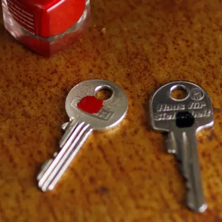 Schnelle Schlüsselkennzeichnung mit Nagellack