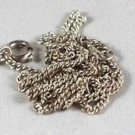 Schmuck und Silber mit Backpulver reinigen