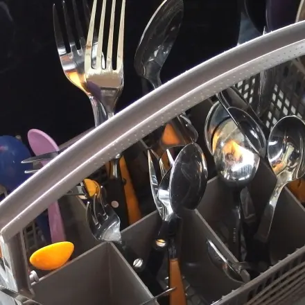 Besteck in die Spülmaschine einsortieren - nach Besteckart