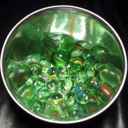 Wellness-Fußbad: Fußbad mit Glasmurmeln