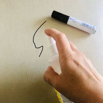 Edding auf Polstermöbeln und Textilien entfernen