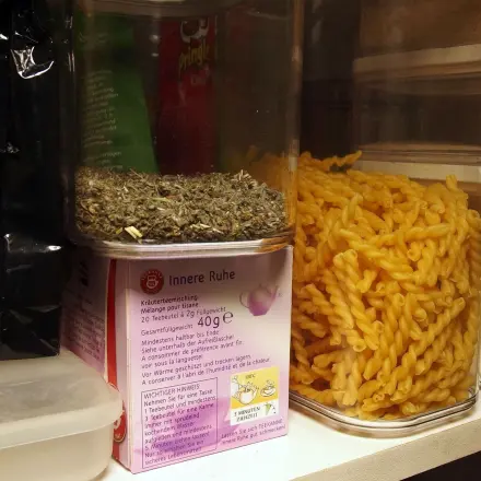 Was wohin beim Aufräumen in der Küche? Ein Foto hilft!