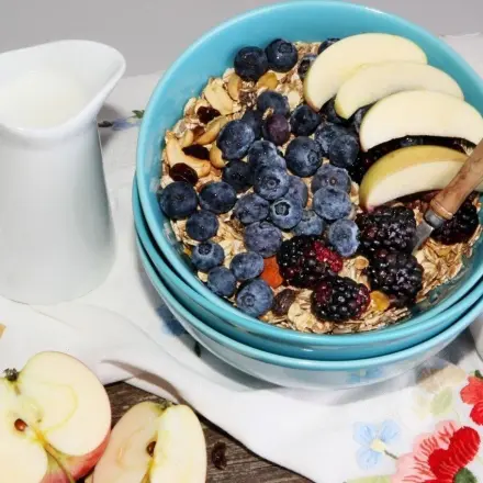 Apfel-Rohkost-Müsli mit kernigen Haferflocken