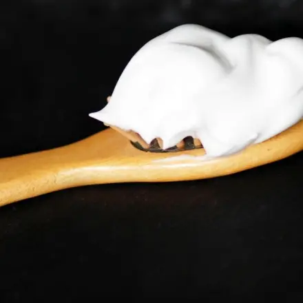 Haare von einer Haarbürste lassen sich leicht entfernen...