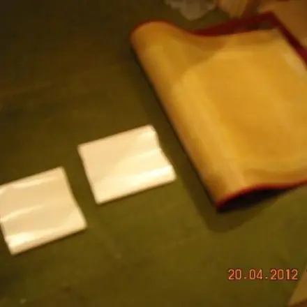 Selbstklebende Tapete gegen rutschende Teppiche