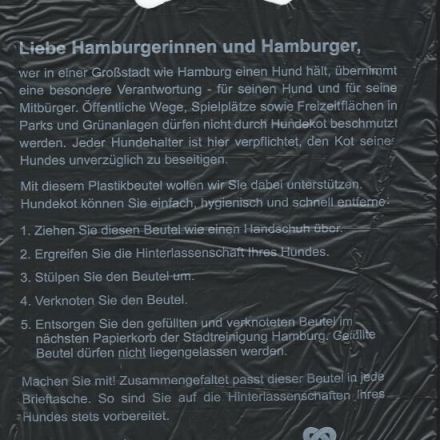 Kleine Plastikbeutel für Hundekot mitnehmen - Bürgersteighygiene