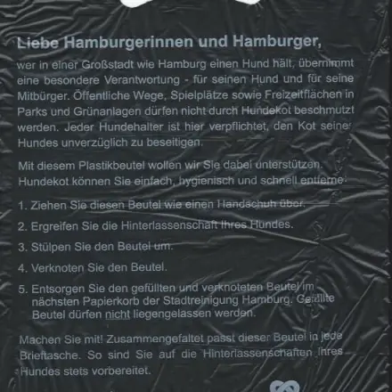 Kleine Plastikbeutel für Hundekot mitnehmen - Bürgersteighygiene