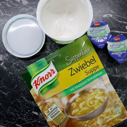 Zwiebel-Dip mit Zwiebelsuppe