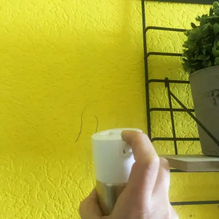 Kugelschreiber von der Wand entfernen