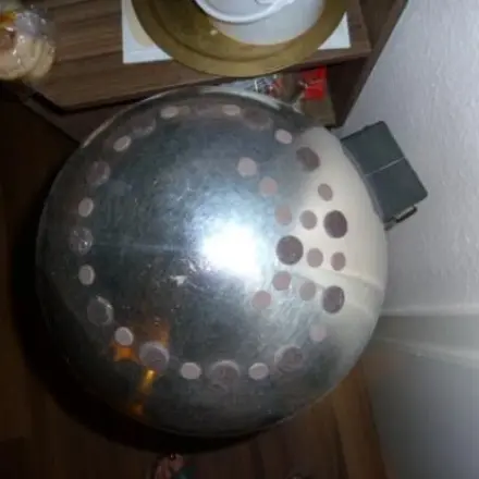 Mülleimerdeckel-Wandschutz mit Filzgleitern