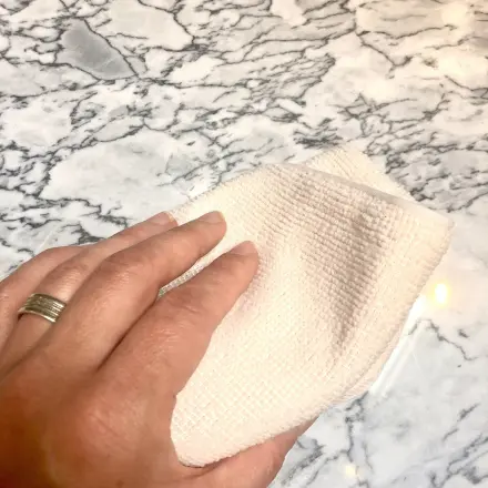 Marmor Tischplatte reinigen