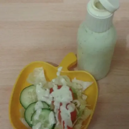 Salatdressing aufbewahren: in Kaffeesahne Fläschchen