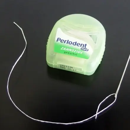 Nie wieder lose oder fehlende Knöpfe: Mit Zahnseide