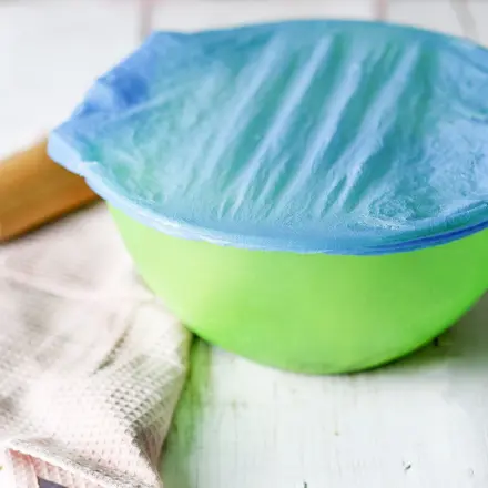 Hefeteig unter der Duschhaube gehen lassen