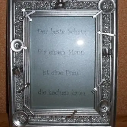 Beklebter Rahmen mit Spruch für die Küche