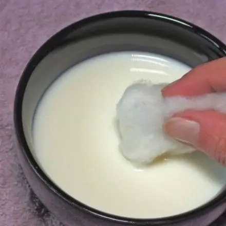 Abschminken mit Buttermilch, Öl und Zitrone