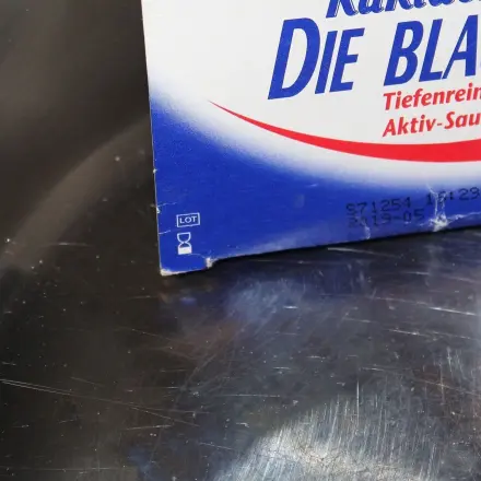 Angebranntes in Töpfen mit Gebissreiniger lösen