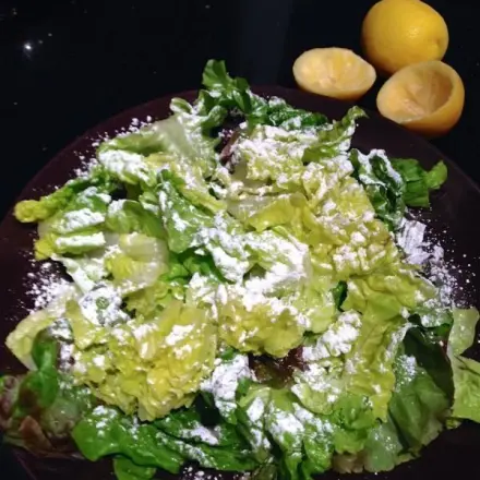 Leckerer Kopfsalat mit Zitronendressing