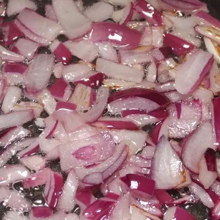 Zwiebeln schmoren und einfrieren auf Vorrat