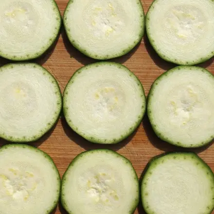 Zucchini zum Einfrieren im Backofen vorgaren