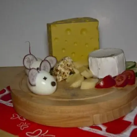 Eiermäuse - hübsche Deko für Käseplatte