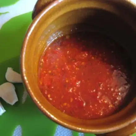Hausgemachte Chilisauce nach Art von Harissa