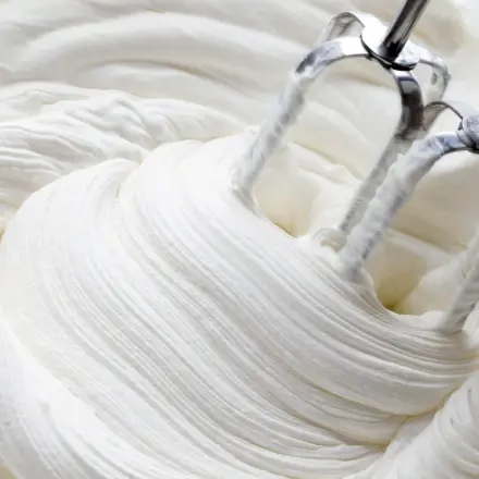 Sahne schlagen - so gelingt die perfekte Schlagsahne