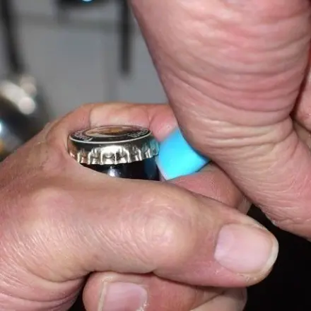 Kronkorken-"Entsorgung" zum Schmunzeln