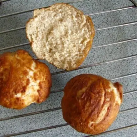Laugenbrötchen backen