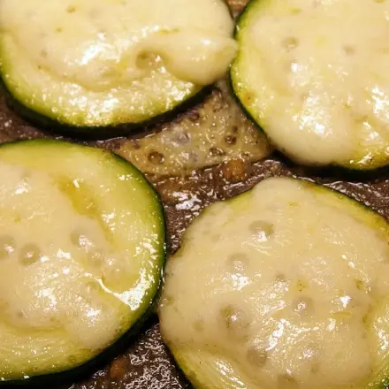 Zucchini mit Käse