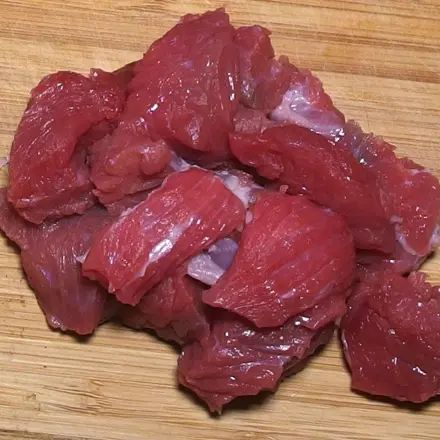 Bei Chili con Carne statt Hack das Fleisch fein schneiden