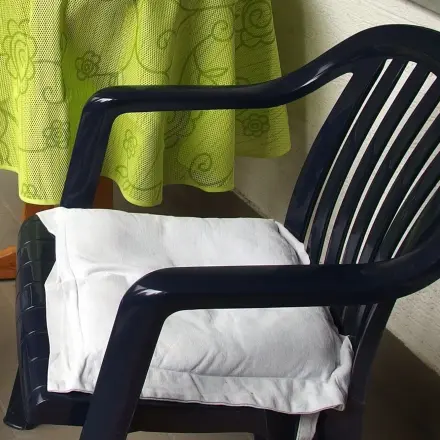 Gartenstühle mit Cockpitspray reinigen